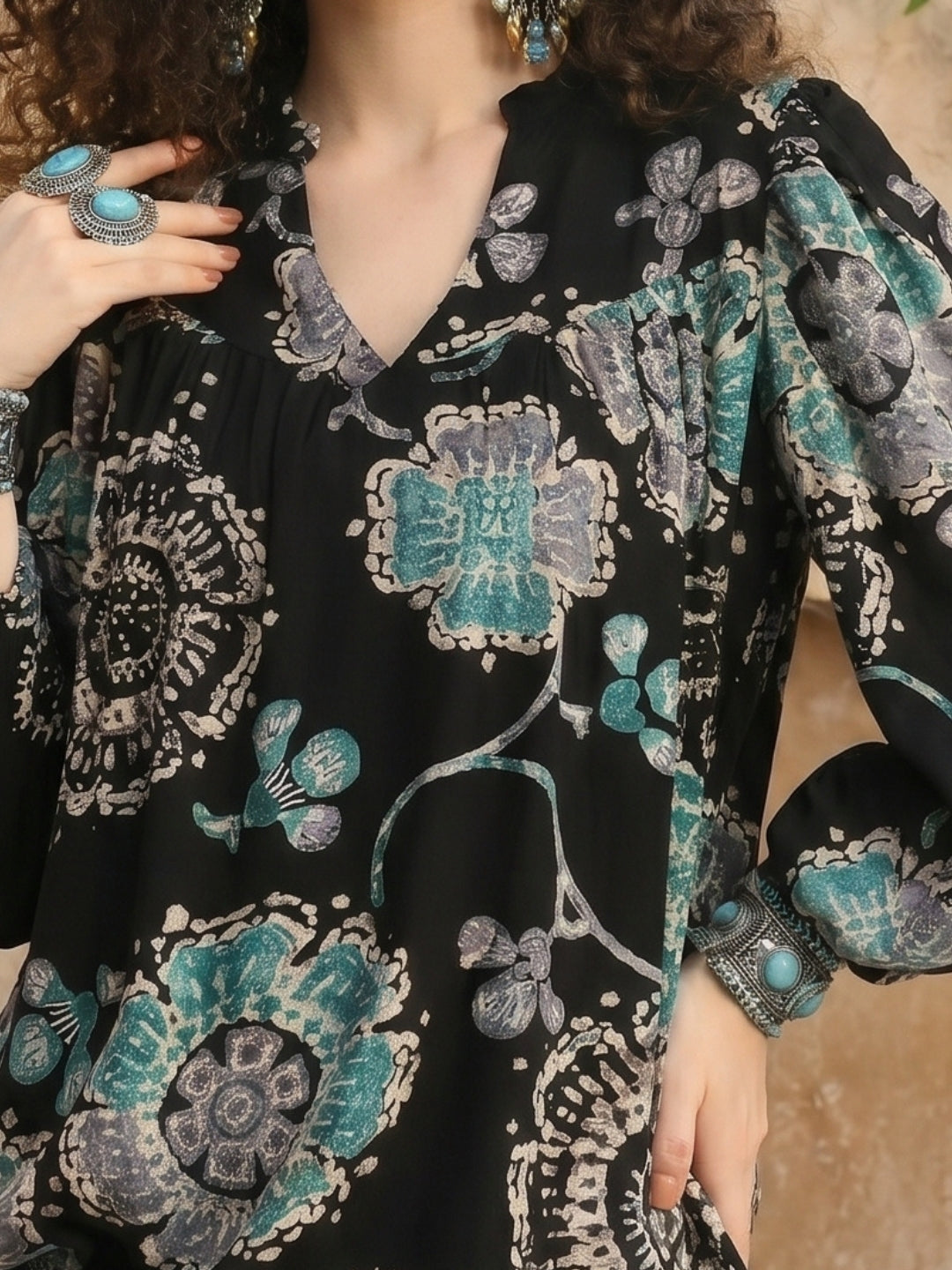 Noemi black foil bloom top