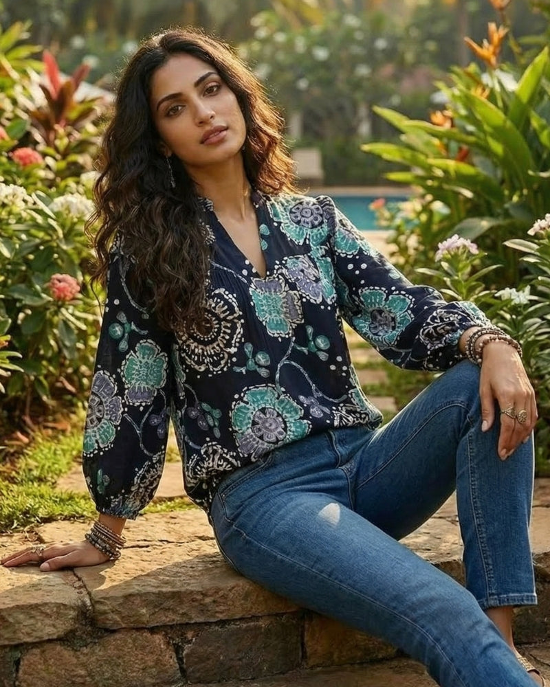 Noemi black foil bloom top