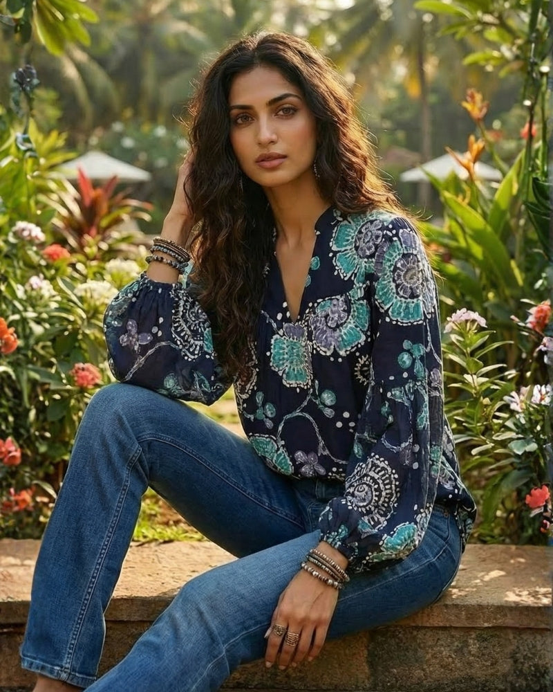 Noemi black foil bloom top