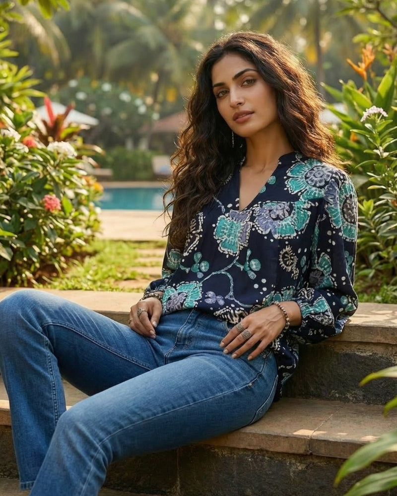 Noemi black foil bloom top